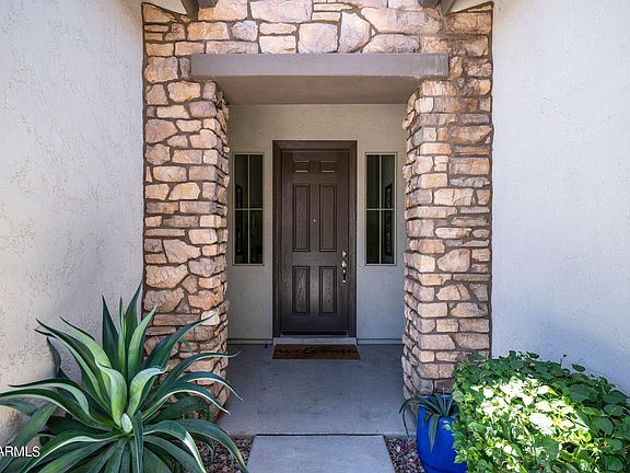 4th image of 943 E Horseshoe Place