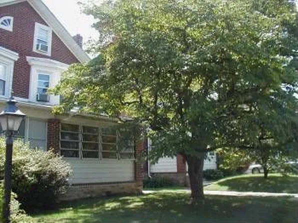 165 Bishops Dr, Aston, PA 19014