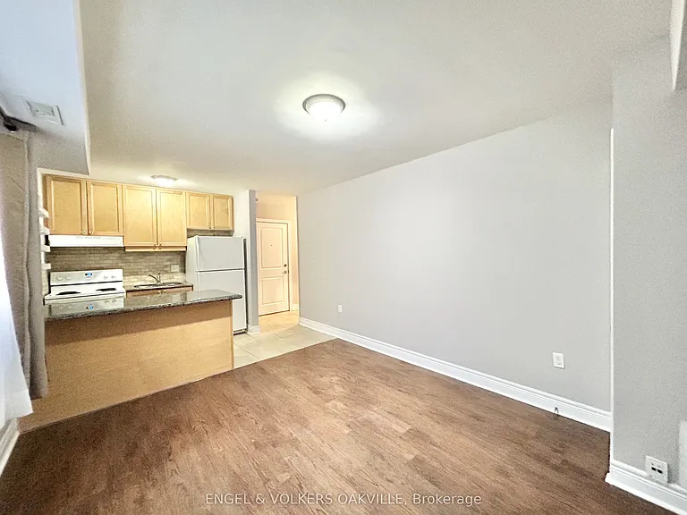9 33rd St #108 — Photo 3
