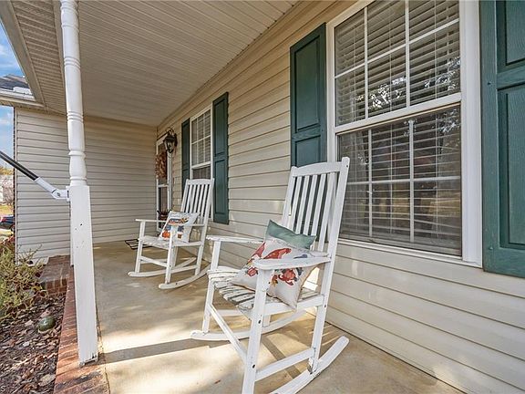4th image of 465 Colleen Dr
