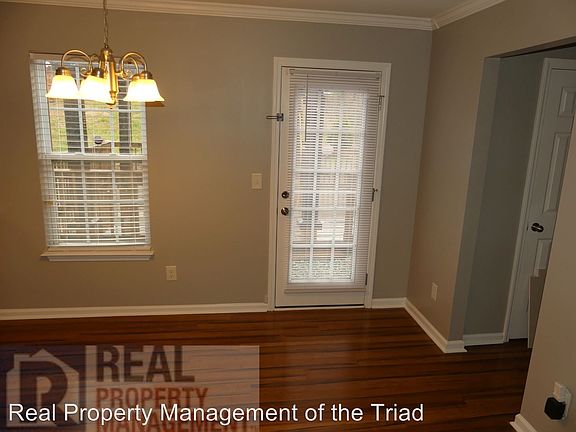 4th image of 4812 Yellow Locust Dr