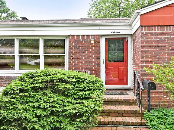 5th image of 11 Selden Dr