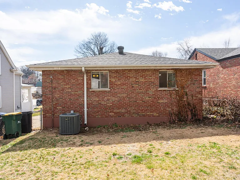 7507 Devonshire Ave — Photo 22