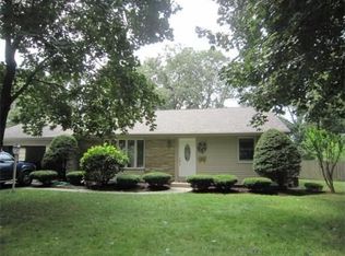 44 Inverness Ln, Longmeadow, MA 01106