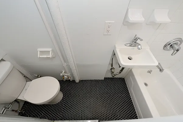 Rented by Aether Property Group | media 9