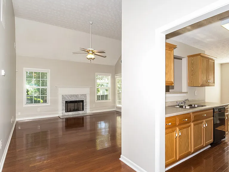 437 Camella Cir — Photo 3