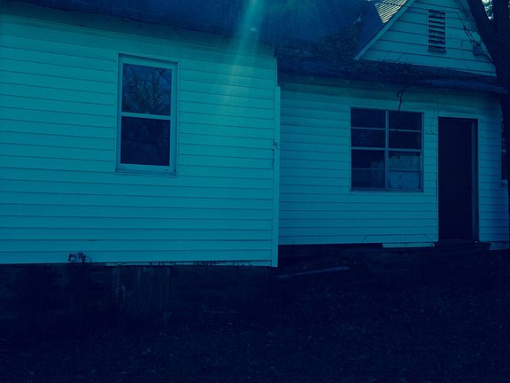 3rd image of 327 W Adams Ave