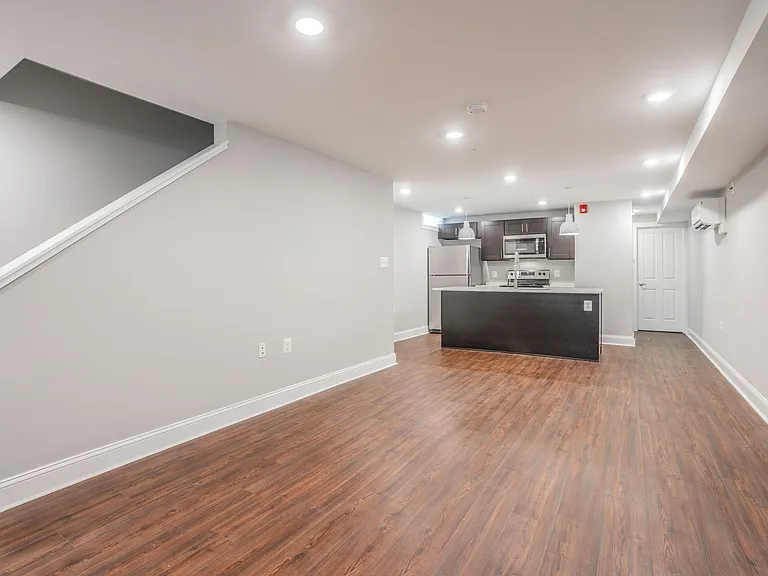 310 E Lanvale St — Photo 32