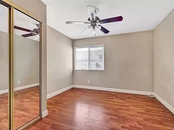 3rd image of 443 Woodridge Dr