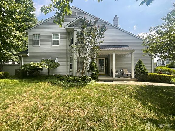2nd image of 17 Tuthill Ct