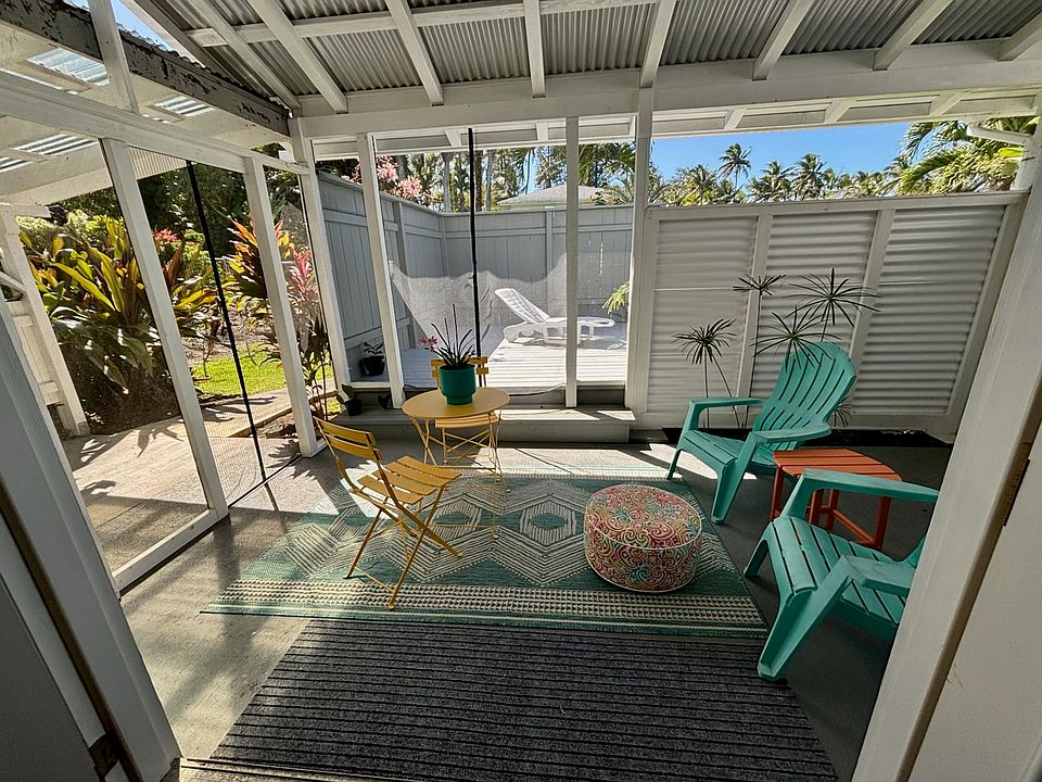Outdoor living space. Covered Screened in Lani. Private entry and deck for ocean breeze and view