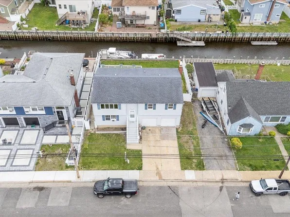 801 S Long Beach Avenue, Freeport, NY 11520