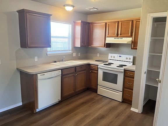 2nd image of 716 N Markwell Ave