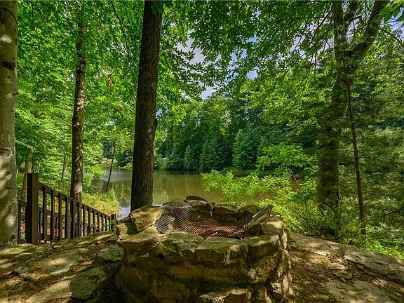 3rd image of 180 Pine Lake Cir