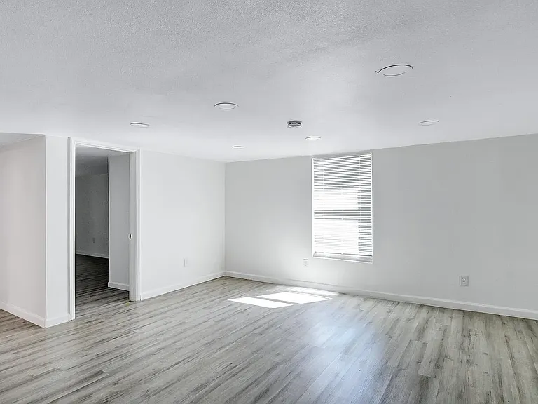 2735 Stuart Dr — Photo 35