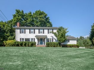 2 N Linden Ln, Mendham, NJ 07945