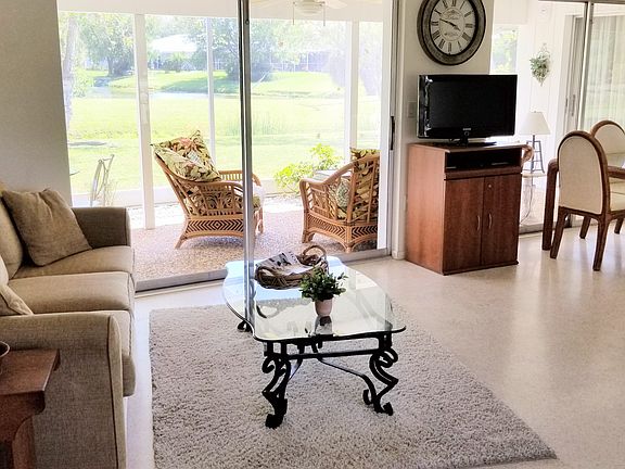 4th image of 2464 Breakwater Cir