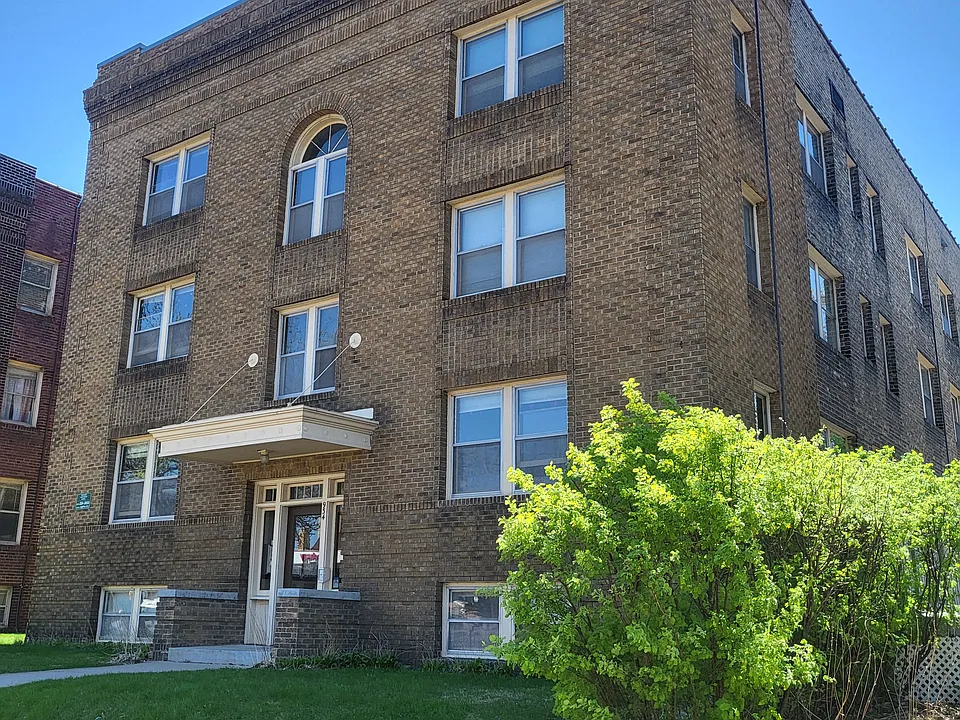 934 Grand Ave