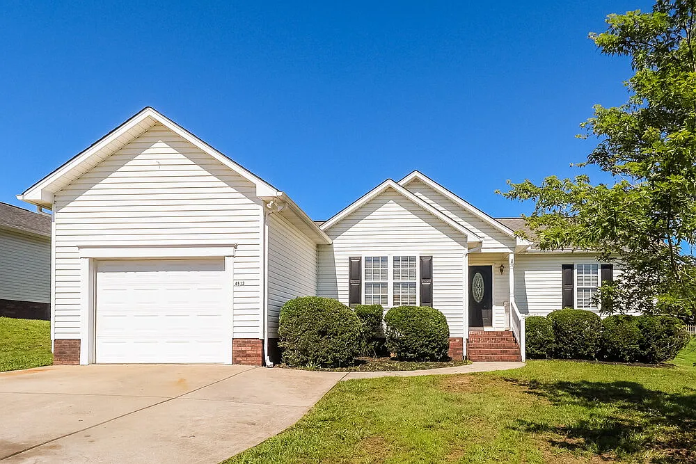 3 bed, 2.0 bath, 1310 sqft, $1,885 — Photo 1