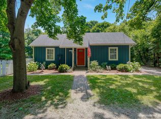 32W211 Glos St, Wayne, IL 60184