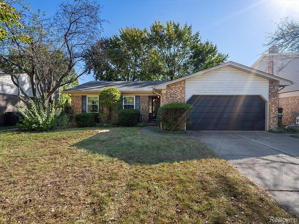 1st image of 42909 Lombardy Dr