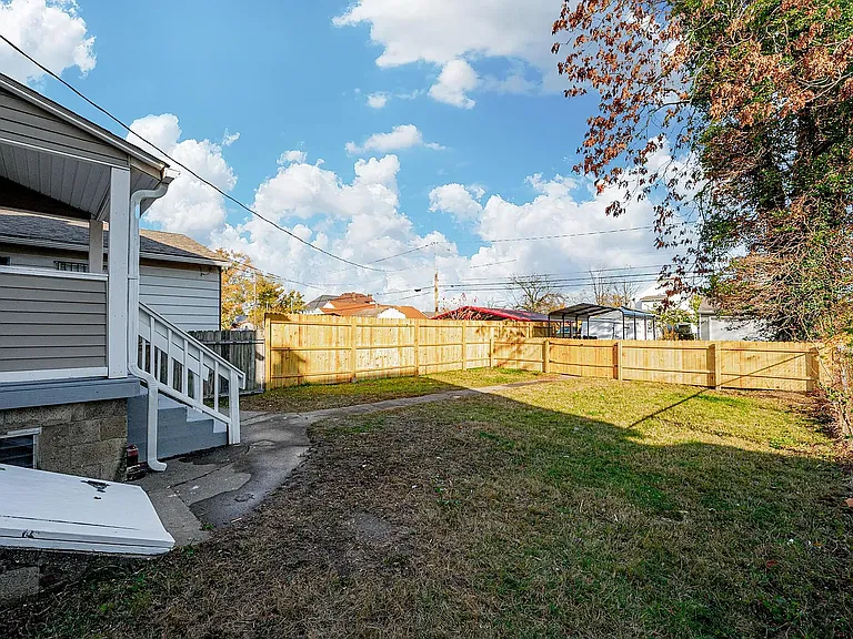 1132 Peters Ave — Photo 14