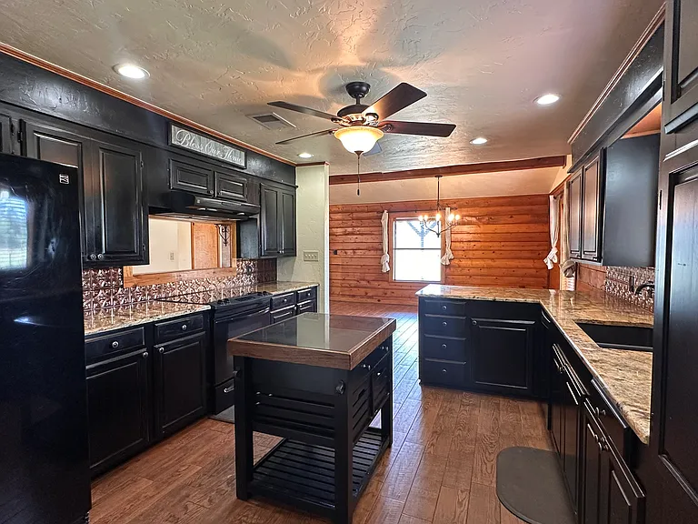 181 NW County Rd #2080 — Photo 7