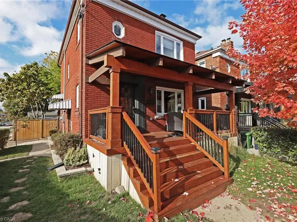 2 Lankin Blvd, Toronto, ON M4J 4W8