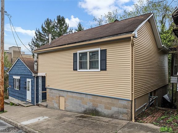 2nd image of 3318 Washington St