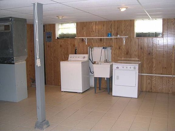 LAUNDRY AREA