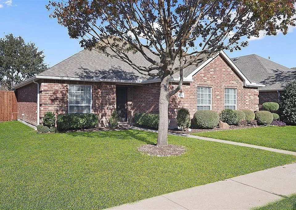 1421 Sleepy Hollow Dr