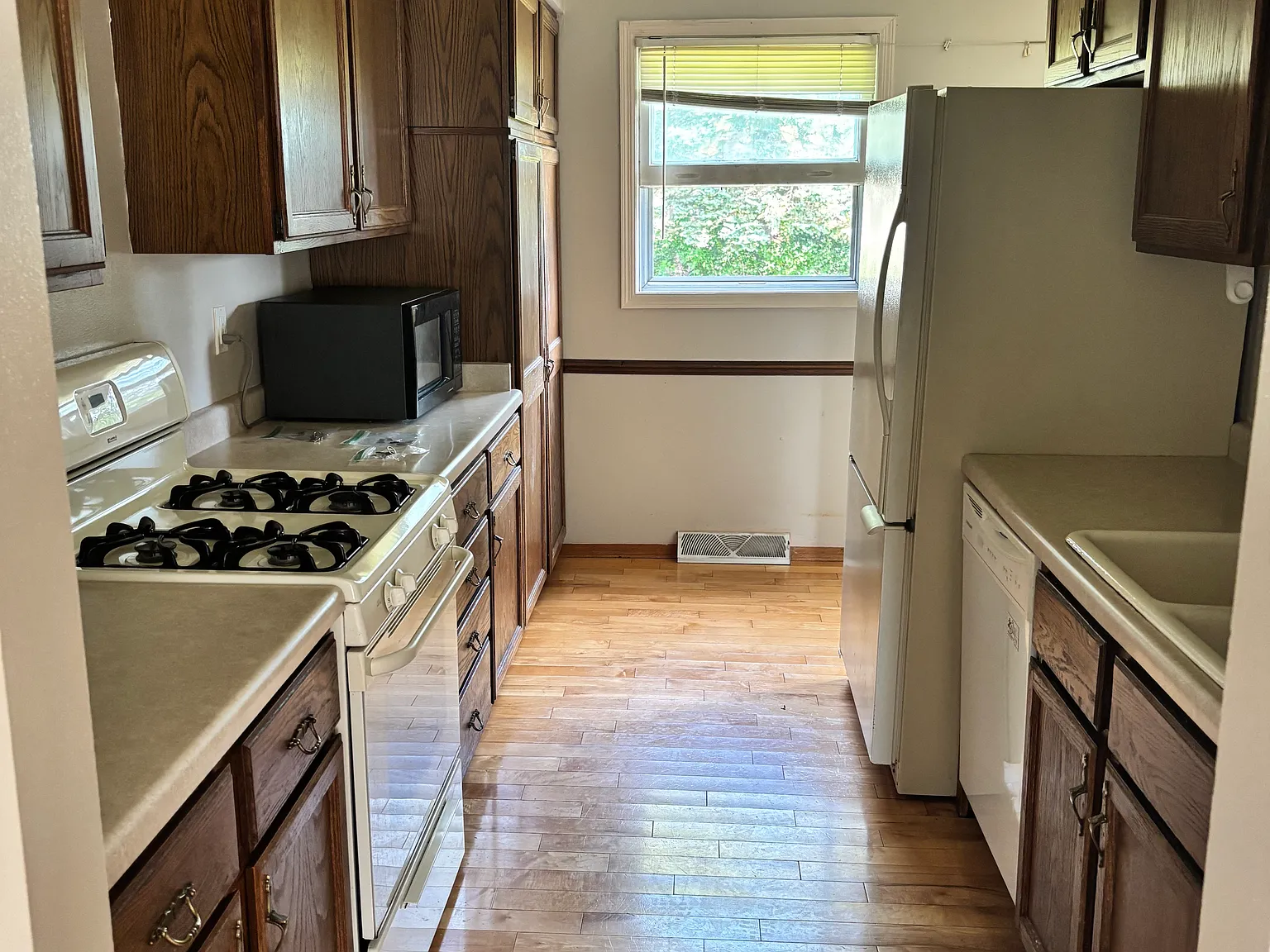 S Ash St, Oak Creek — Photo 4