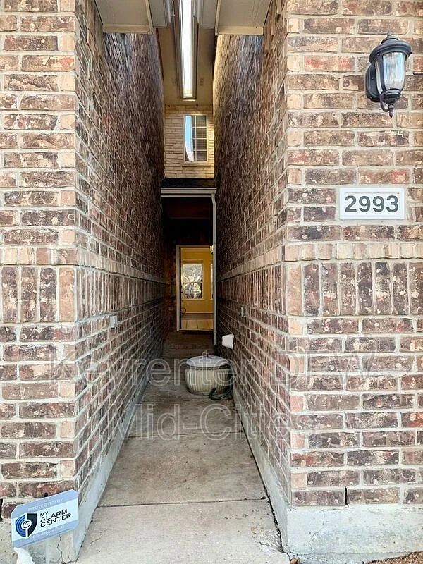 3 bed, 2.5 bath, 1474 sqft, $2,400 — Photo 2