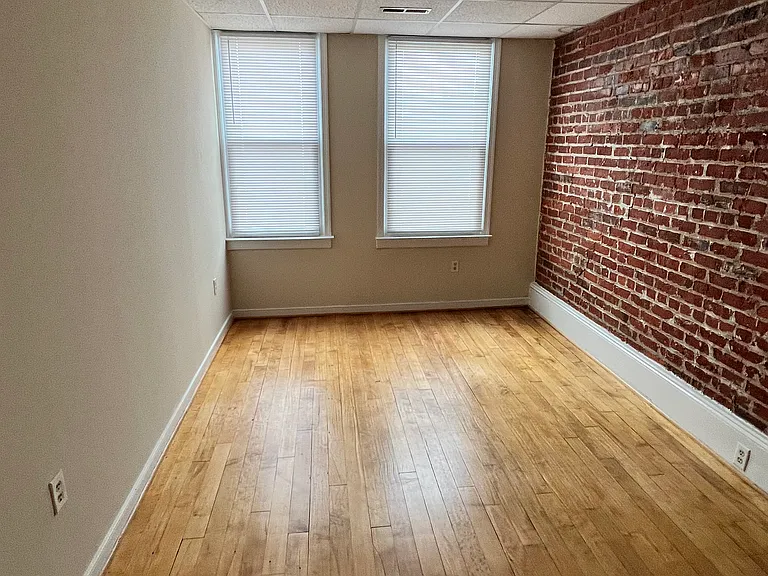 815 W Broad St #A — Photo 3