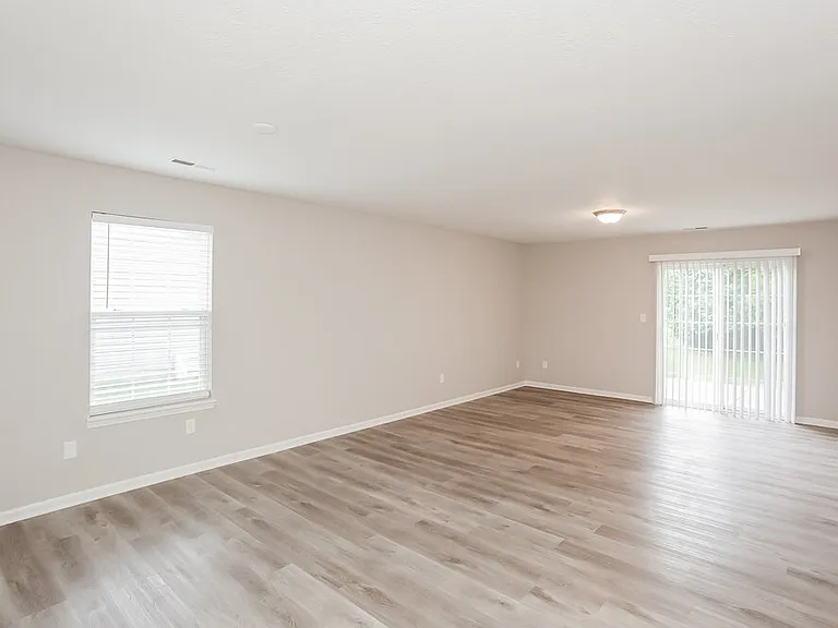 126 Thistlewood Dr — Photo 4