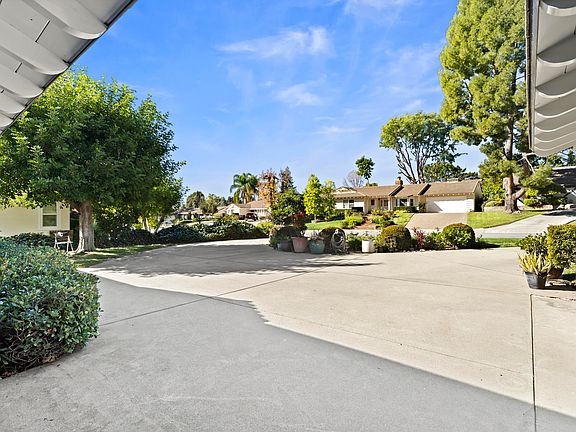 2nd image of 1682 Highland Oaks Dr
