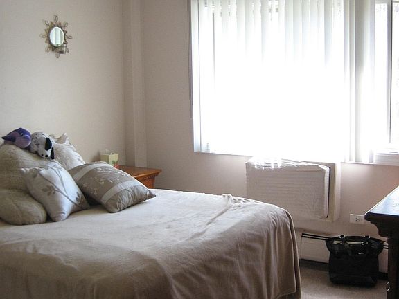 5th image of 900 W Fullerton Ave APT 3G