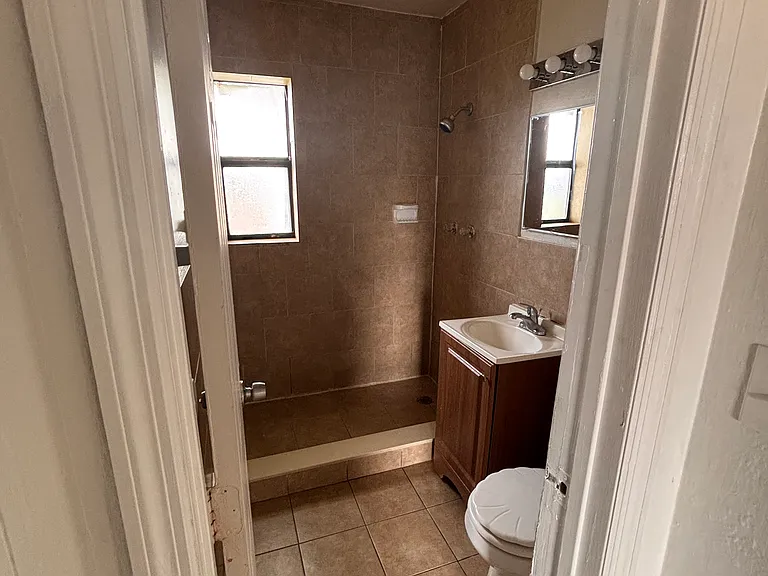 2554 NW 14th St #8 — Photo 5