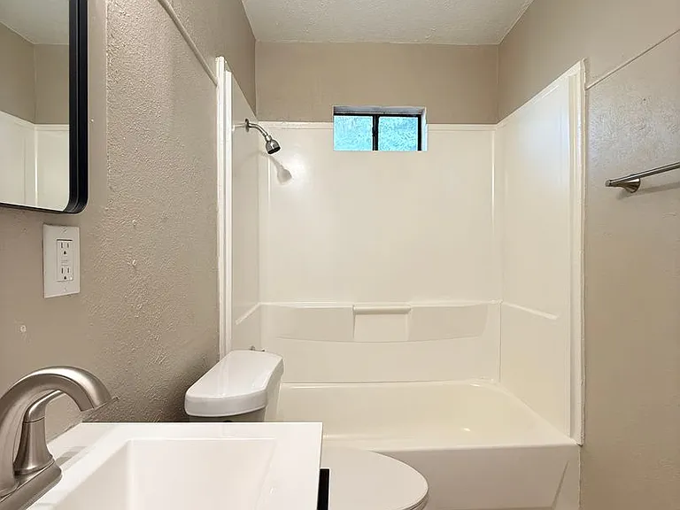3200 Avenue R — Photo 10