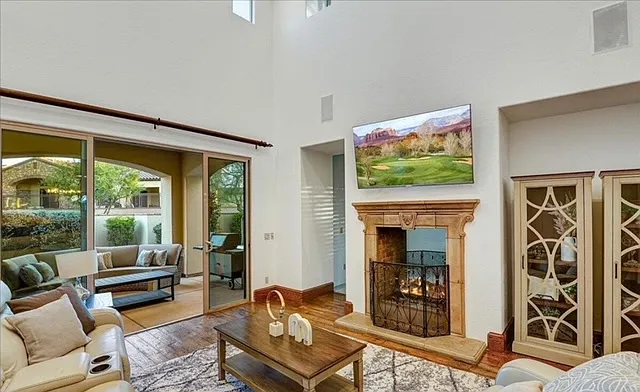 Double view fireplace