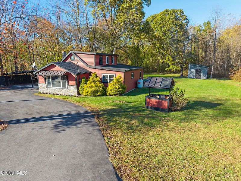 3rd image of 487 Malta Avenue