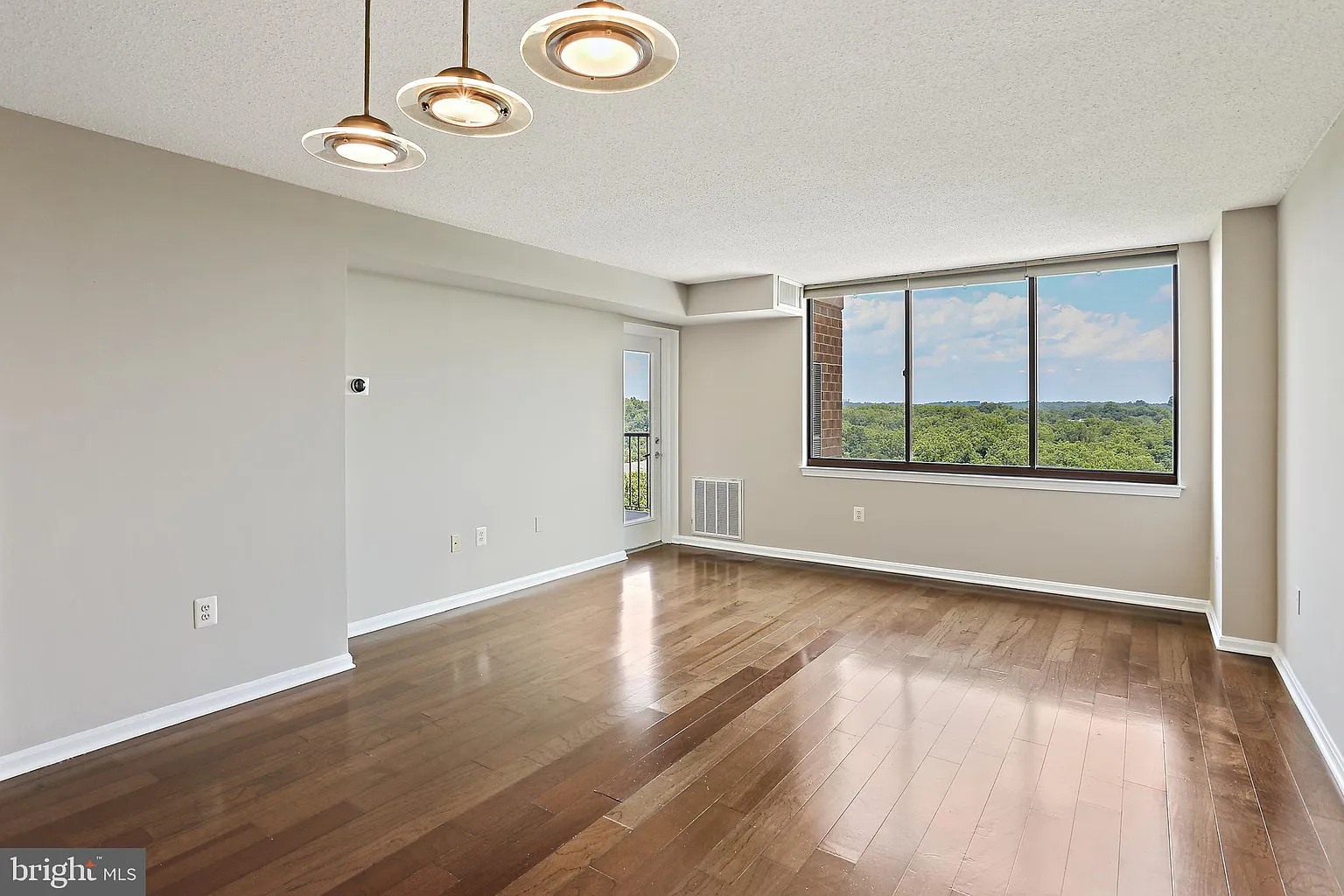10101 Grosvenor Pl APT 1110 photo 1