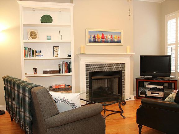 5th image of 1009 Mississippi Ave #28