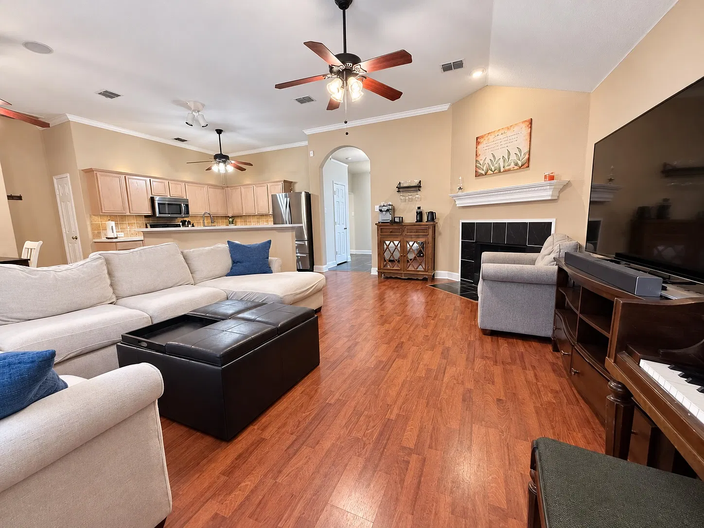 3 bed, 1603 sqft, $2,100 — Photo 3