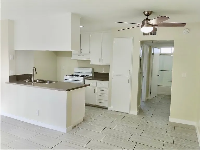 Beckwood Apartments — Photo 12
