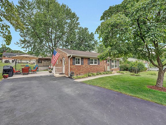 3rd image of 3063 Pebble Dr