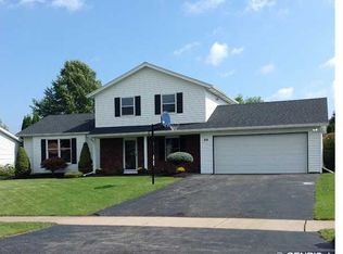 88 Crystal Creek Dr, Rochester, NY 14612