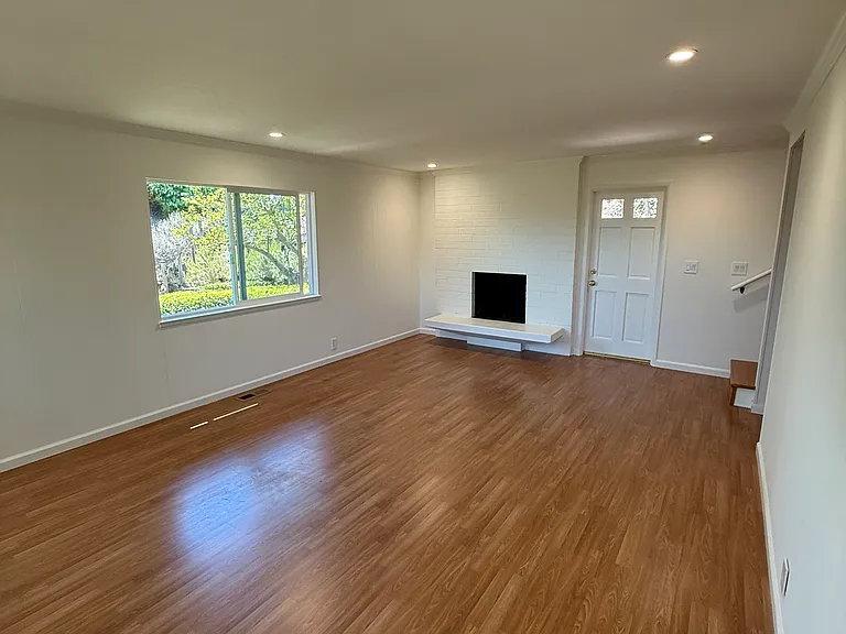 35 Longwood Dr — Photo 12