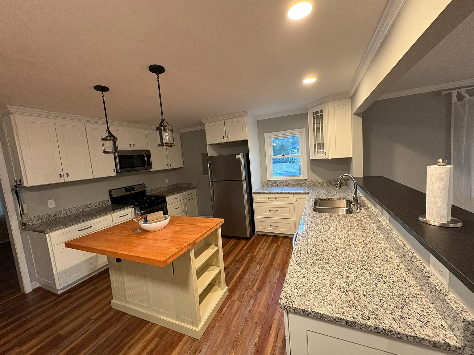3 bed, 1380 sqft, $2,100 — Photo 3