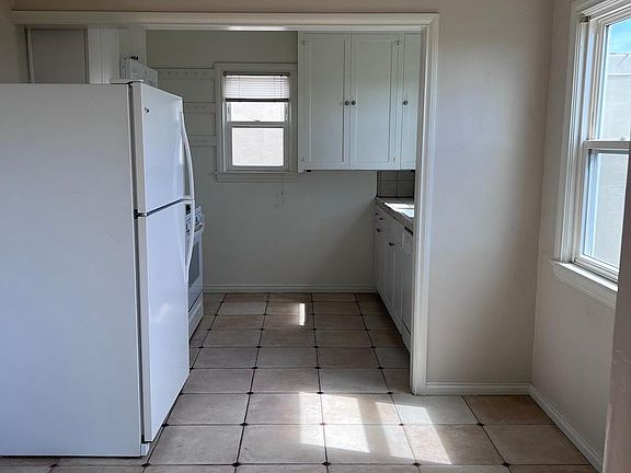 4th image of 834 Buena Vista St #834